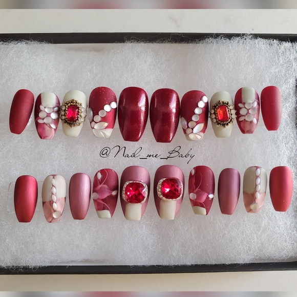 Luxurious press-on Nails - Picture 2 of 7